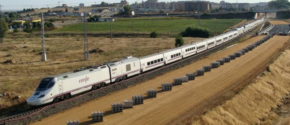 Renfe se compromete a aumentar las frecuencias entre Galicia y Madrid cuando Adif abra el tramo Zamora-Pedralba