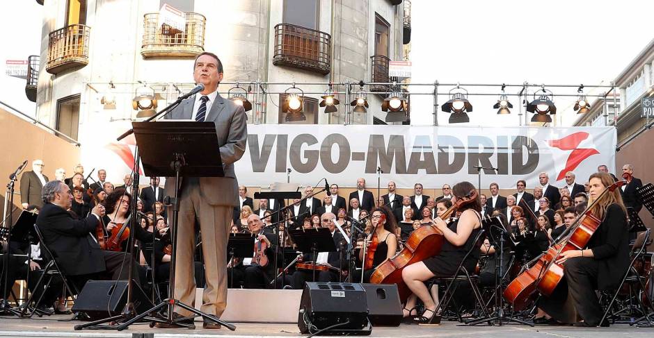 Vigo reivindica con un acto musical el AVE por Cerdedo