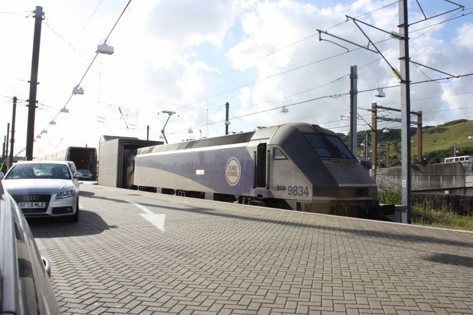 Renfe aspira a rodar con sus trenes por el Eurotúnel, Francia y Europa central