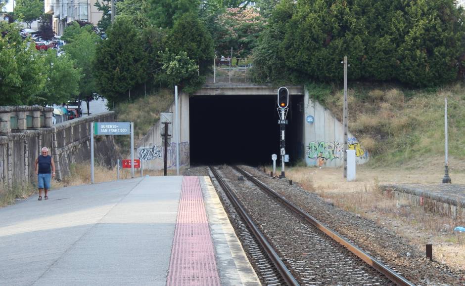Adif podría tener que rebajar el paso de la vía por el túnel de San Francisco para poder instalar la catenaria