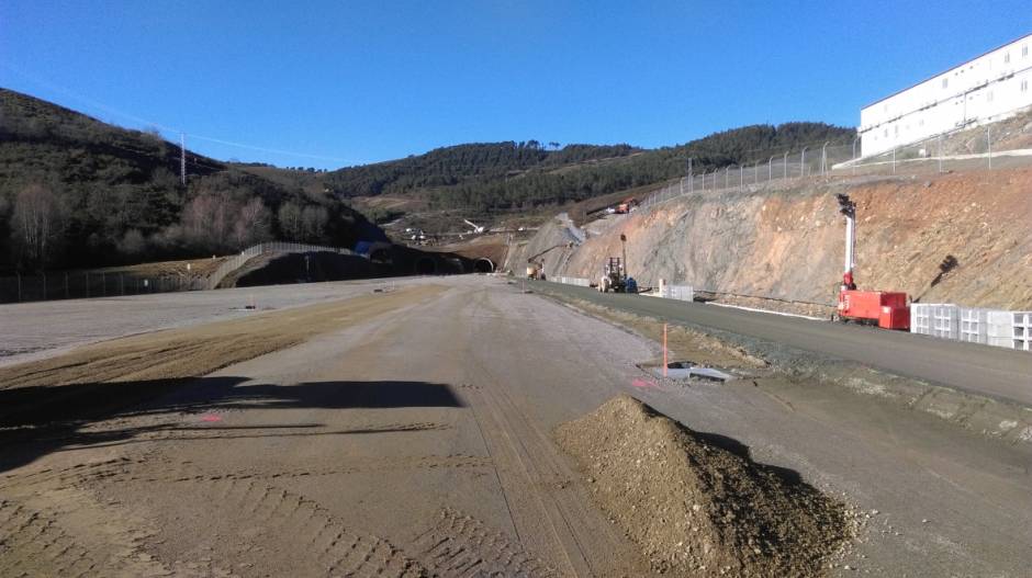 Solamente el 23 por ciento del tramo Lubián Ourense está listo para recibir el montaje de la vía