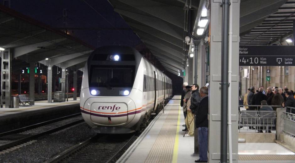 Los servicios Avant entre Ourense y A Coruña rebasaron la barrera de los 700.000 viajeros en 2017