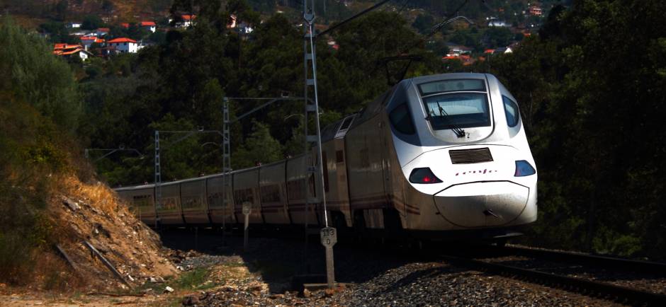 Adif amplía potencia en la línea eléctrica Redondela-Guillarei para su futura conexión hasta la frontera portuguesa