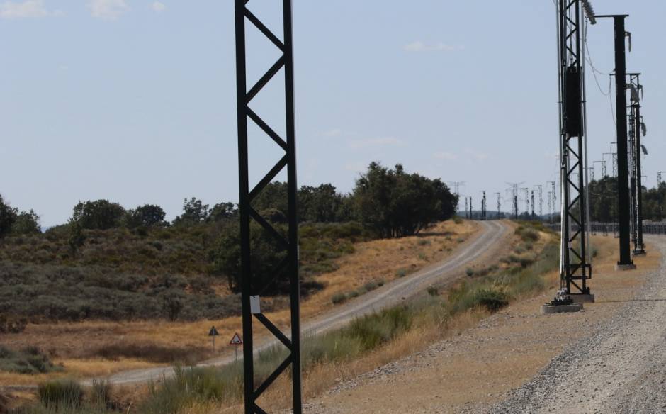 Adif licita la reposición de caminos de acceso a fincas en el tramo Zamora-Pedralba
