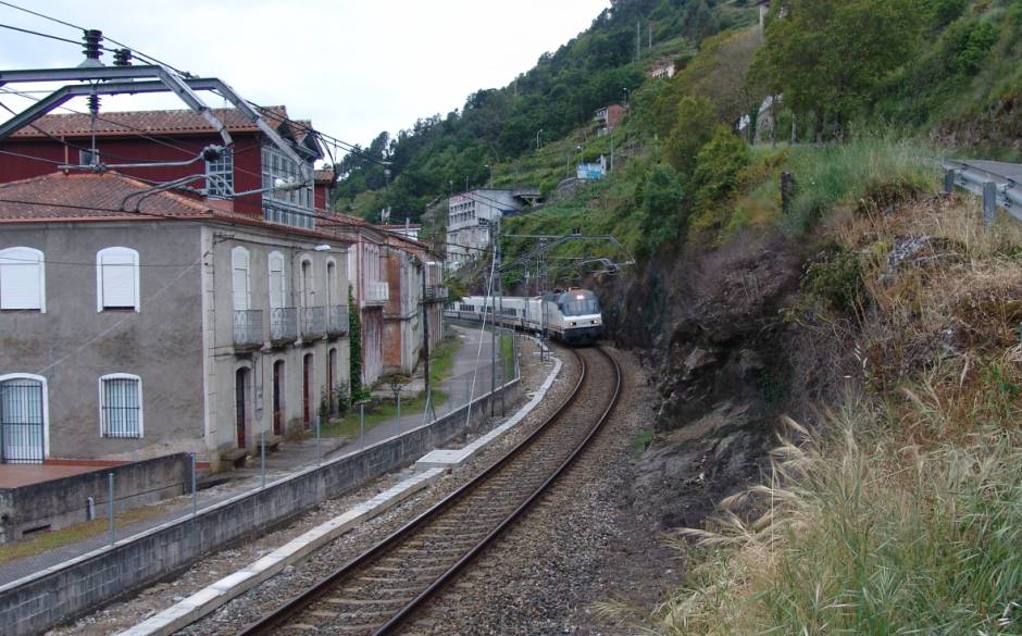 Medio millón de toneladas de balasto para renovar la vía del corredor Ourense-Lugo