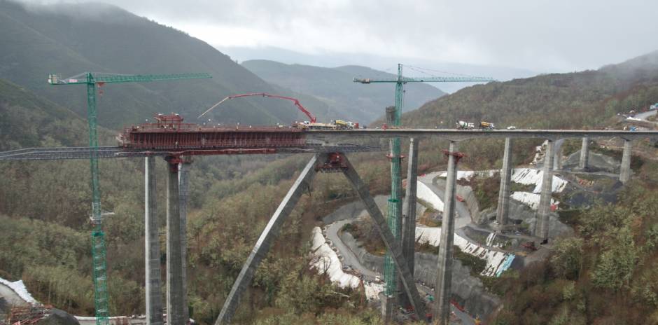 El AVE gallego cierra febrero apurando las obras en la plataforma de los últimos subtramos
