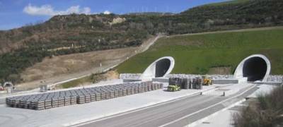 Comienza el suministro de traviesas para el montaje de la vía en la provincia de Ourense