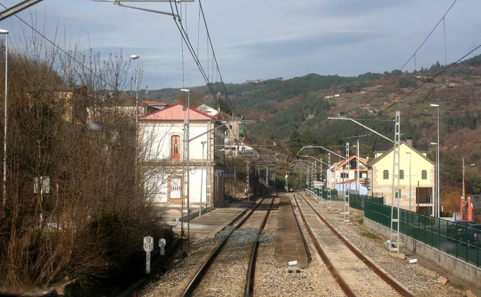 Adif continua tramitando obras en la línea Ourense-Lugo