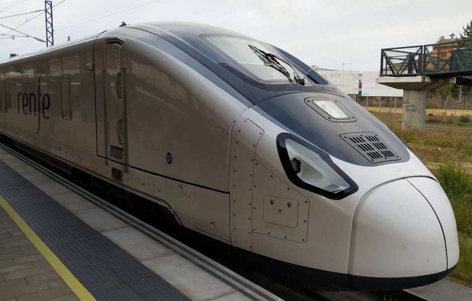 Transportes asegura que el tren AVRIL de rodadura desplazable llegará a Galicia en verano