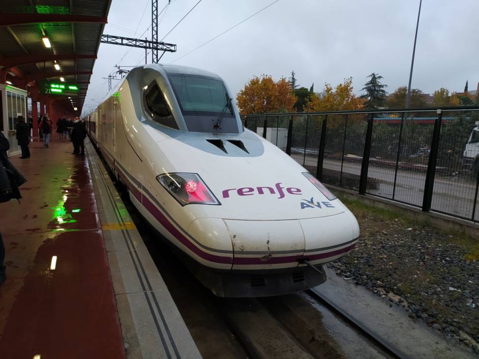 Más de 70 viajeros usaron cada día el AVE entre Ourense y Alicante durante el primer mes de servicio