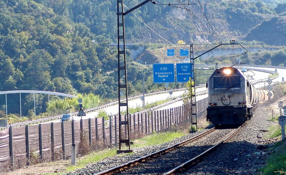 Un mercante de Marín a San Cibrao das Viñas estrena el bypass de Santiago