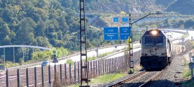 Un mercante de Marín a San Cibrao das Viñas estrena el bypass de Santiago