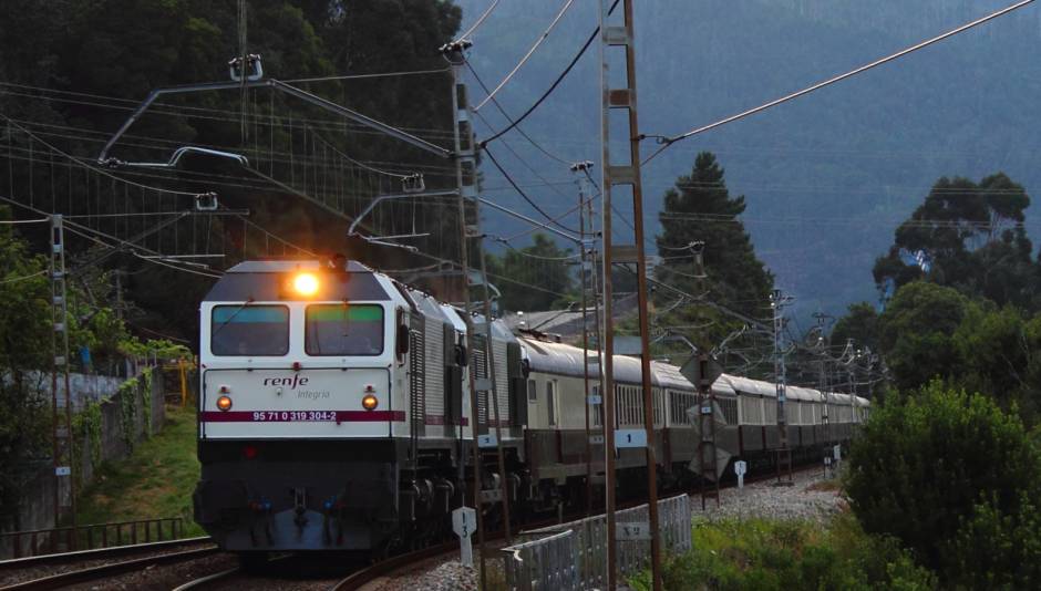 El Transcantábrico San Sebastián-Santiago de Compostela inicia la temporada de los trenes turísticos en España