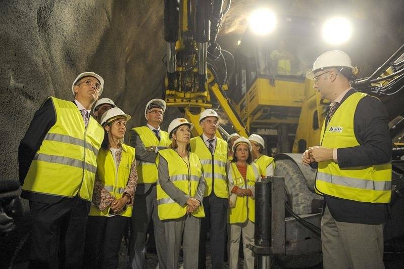 Ana Pastor asegura en una visita a las obras en Ourense que el AVE gallego cumplirá su plazo de 2018