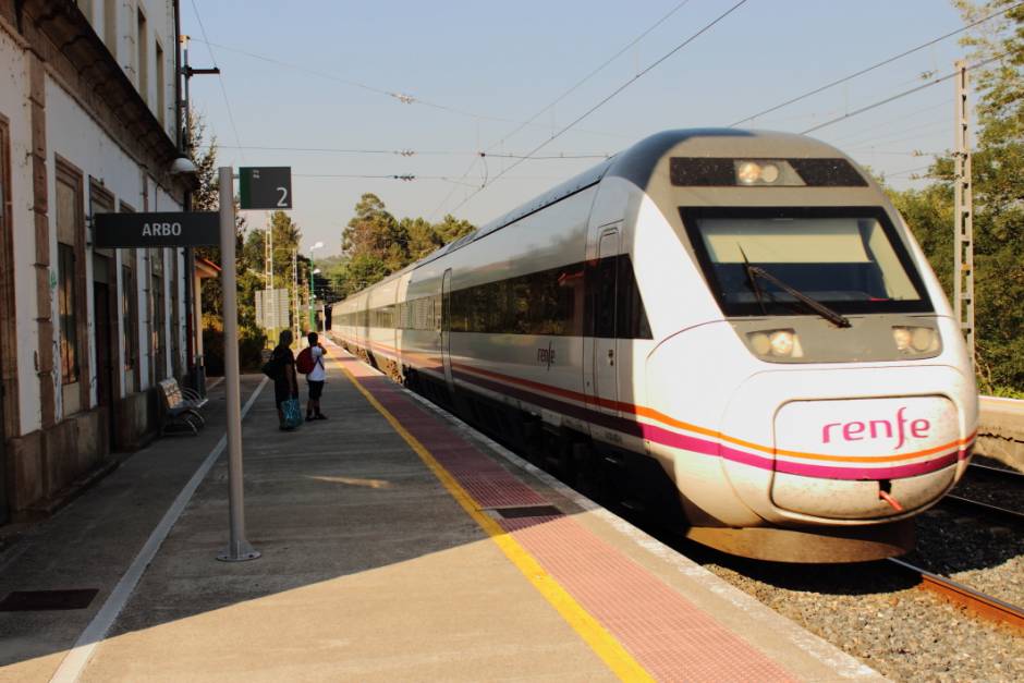 Los viajeros del intercity Madrid-Vigo tendrán que hacer transbordo en Valladolid por las obras del AVE