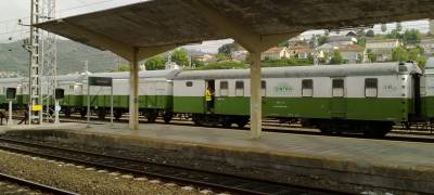 El tren herbicida trabaja entre Olmedo y Zamora para despejar de vegetación la línea de alta velocidad