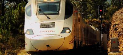 Renfe tiene que redactar de nuevo el macro contrato para la compra de los futuros trenes AVE