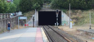 Adif podría tener que rebajar el paso de la vía por el túnel de San Francisco para poder instalar la catenaria