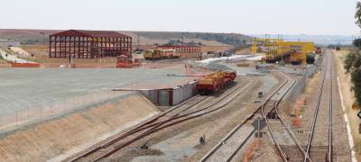 Adif licita la segunda base de montaje del AVE gallego en Meamán