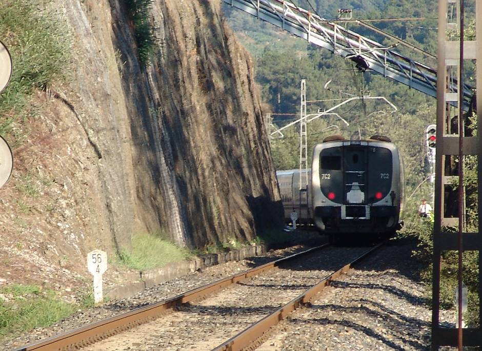 Renfe prepara un segundo lote de trenes AVE que seguirán a los AVRIL, aptos para circular por ancho ibérico