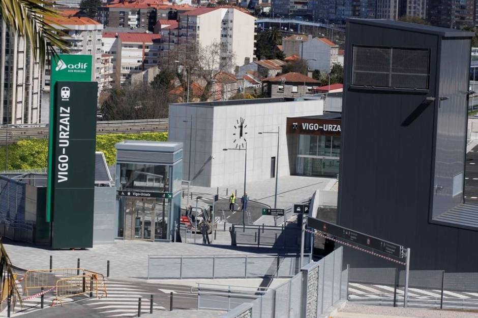 El Adif oferta a las operadoras ferroviarias el uso de las dos estaciones de Vigo