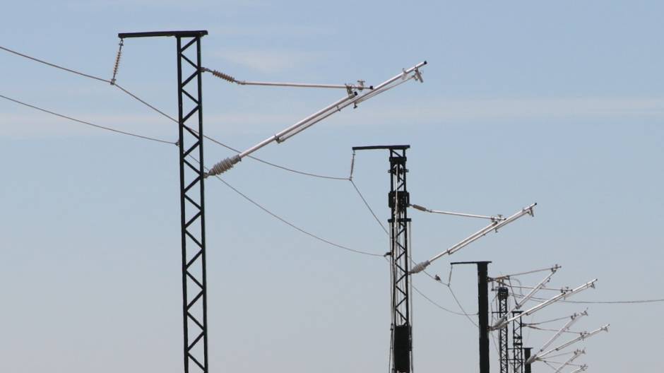 Adif licita la construcción y mantenimiento del telemando de energía desde Pedralba a Ourense