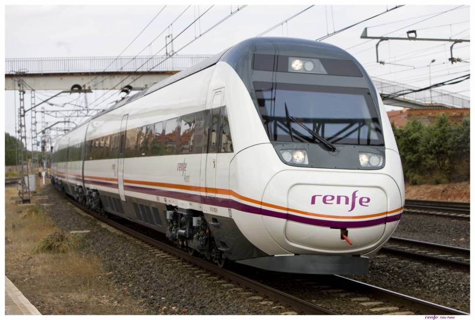Los usuarios de alta velocidad de Castilla y León piden a Renfe que amplíe la duración de los bonos Avant como en la pandemia