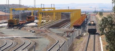 Adjudicado el mantenimiento de la maquinaria de las bases de montaje del AVE gallego