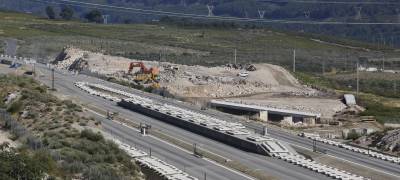 El montaje de la vía retrasará el final de las obras a 2020