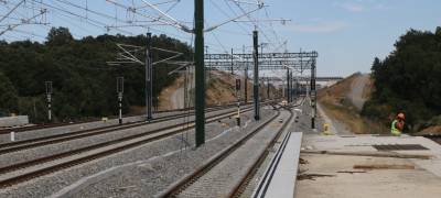 Xunta y Eixo Atlántico confrontan propuestas a la hora de acercar viajeros a la estación del AVE de A Gudiña