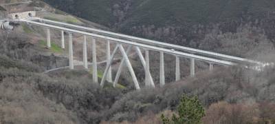 Las pruebas de carga se acercan a los viaductos de As Teixeiras