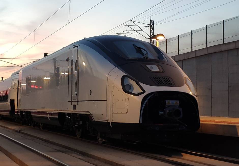 Talgo espera empezar la entrega de los trenes AVRIL a Renfe en el último trimestre de este año