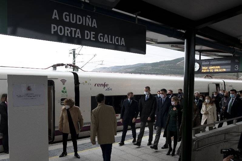 El Rey inaugura la estación Porta de Galicia de A Gudiña