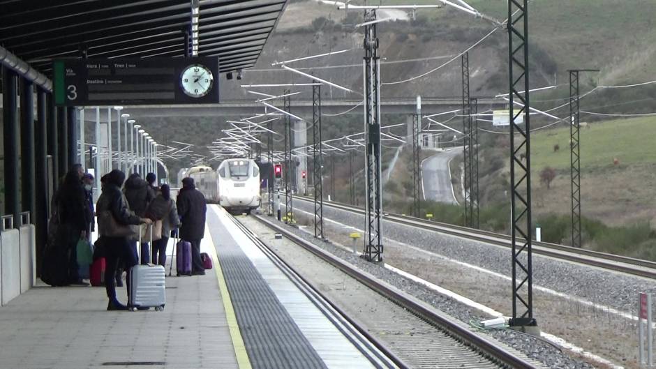 A Gudiña estrena su línea de alta velocidad con más viajeros a Madrid que a Ourense