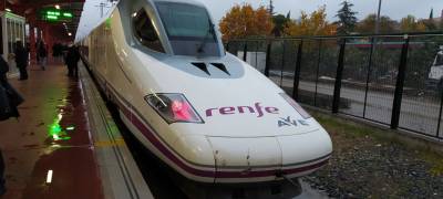 Más de 70 viajeros usaron cada día el AVE entre Ourense y Alicante durante el primer mes de servicio