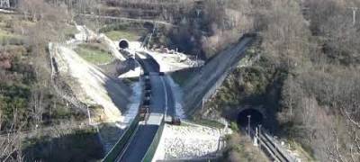 El montaje de la vía se acerca al túnel del Padornelo