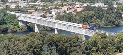 El último tren convencional de Renfe cruzó la frontera por Galicia