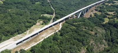 El puente sobre el río Arnoia es el viaducto más largo del tramo Lubián Ourense