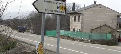 Un camino provisional permite el acceso a la estación de Sanabria AV